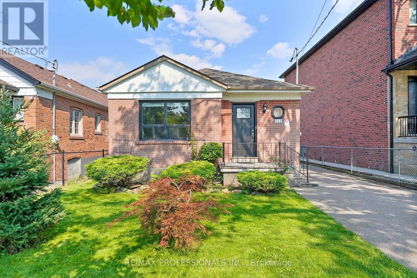 111 WESLEY STREET, Toronto, Ontario