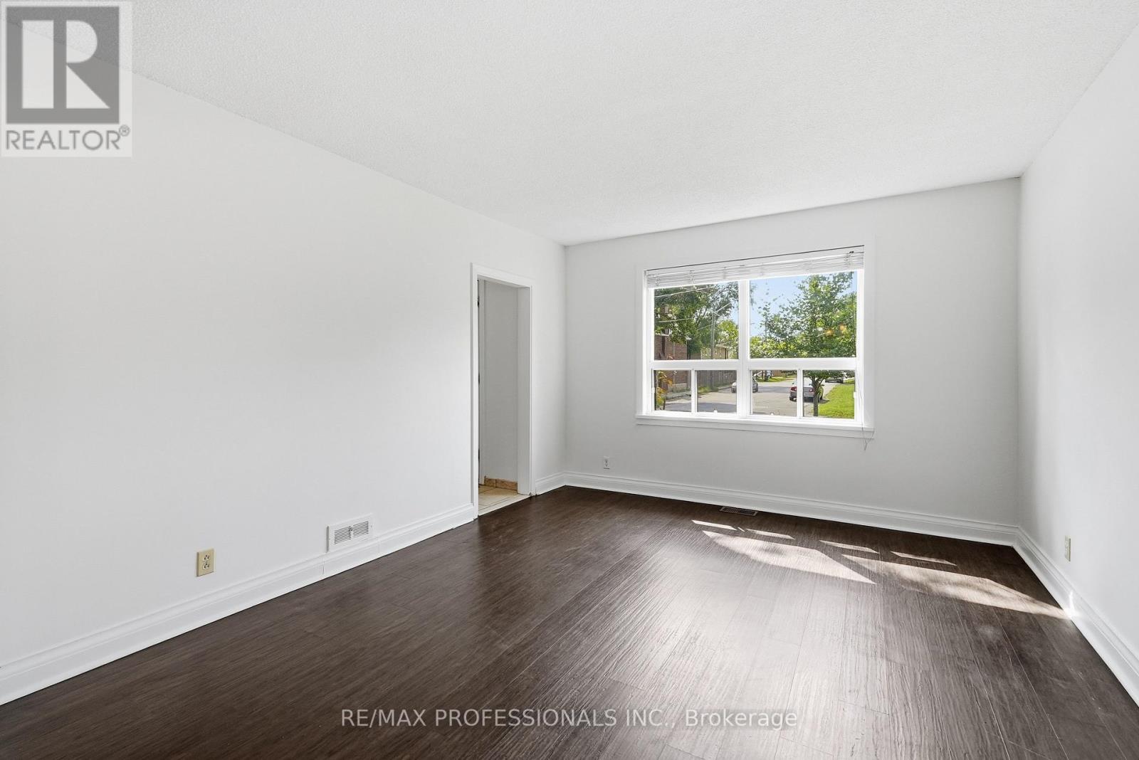 111 Wesley Street, Toronto, Ontario  M8Y 2W9 - Photo 7 - W13743400