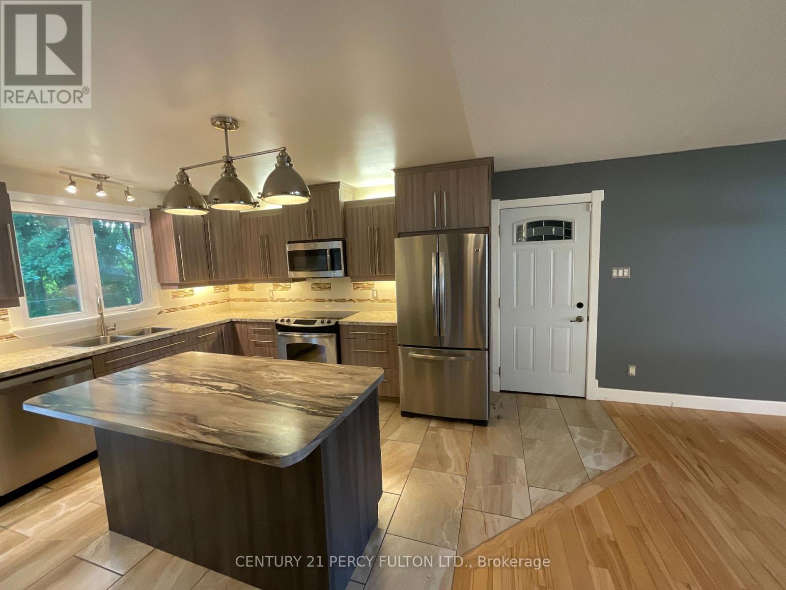 1060 Bourget Avenue, Ottawa, Ontario  K1J 8C2 - Photo 2 - X13743348