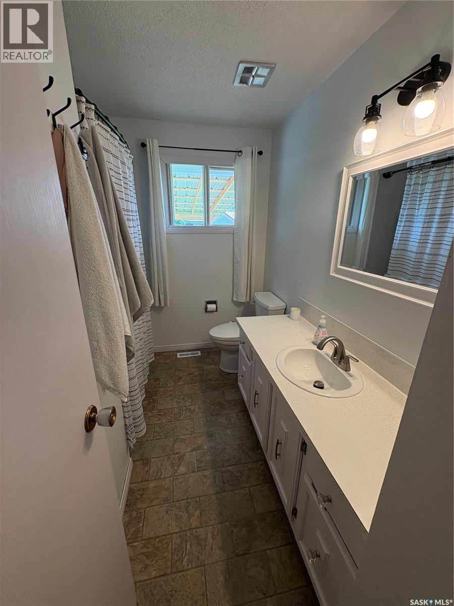 109 March Avenue E, Langenburg, Saskatchewan  S0A 2A0 - Photo 12 - SK047506