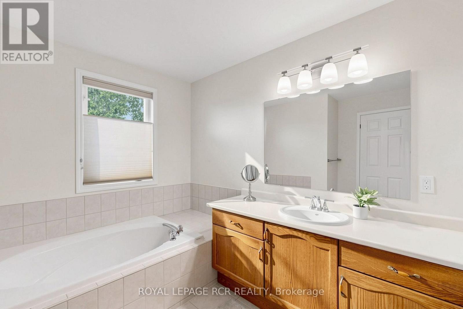 28 Roughley Street, Bradford West Gwillimbury, Ontario  L3Z 3B2 - Photo 23 - N13742252