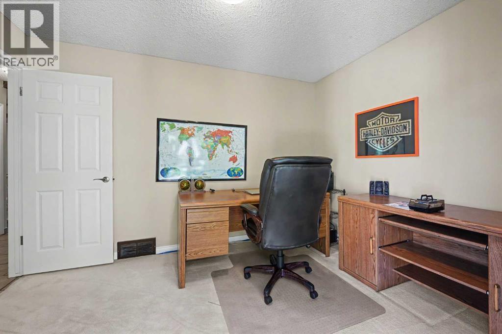 231 Cedarille Green Sw, Calgary, Alberta  T2W 2H3 - Photo 19 - A2338687