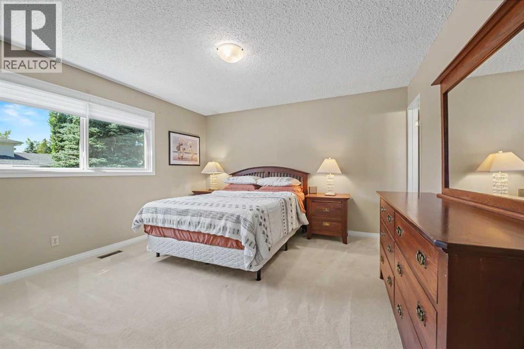 231 Cedarille Green Sw, Calgary, Alberta  T2W 2H3 - Photo 12 - A2338687