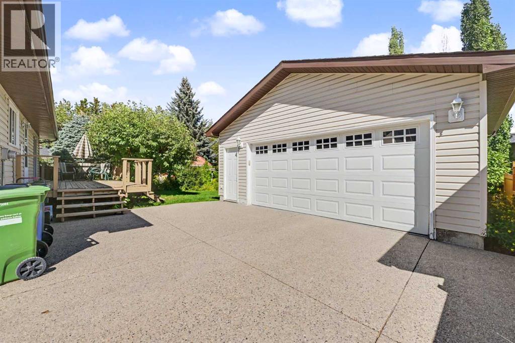 231 Cedarille Green Sw, Calgary, Alberta  T2W 2H3 - Photo 37 - A2338687