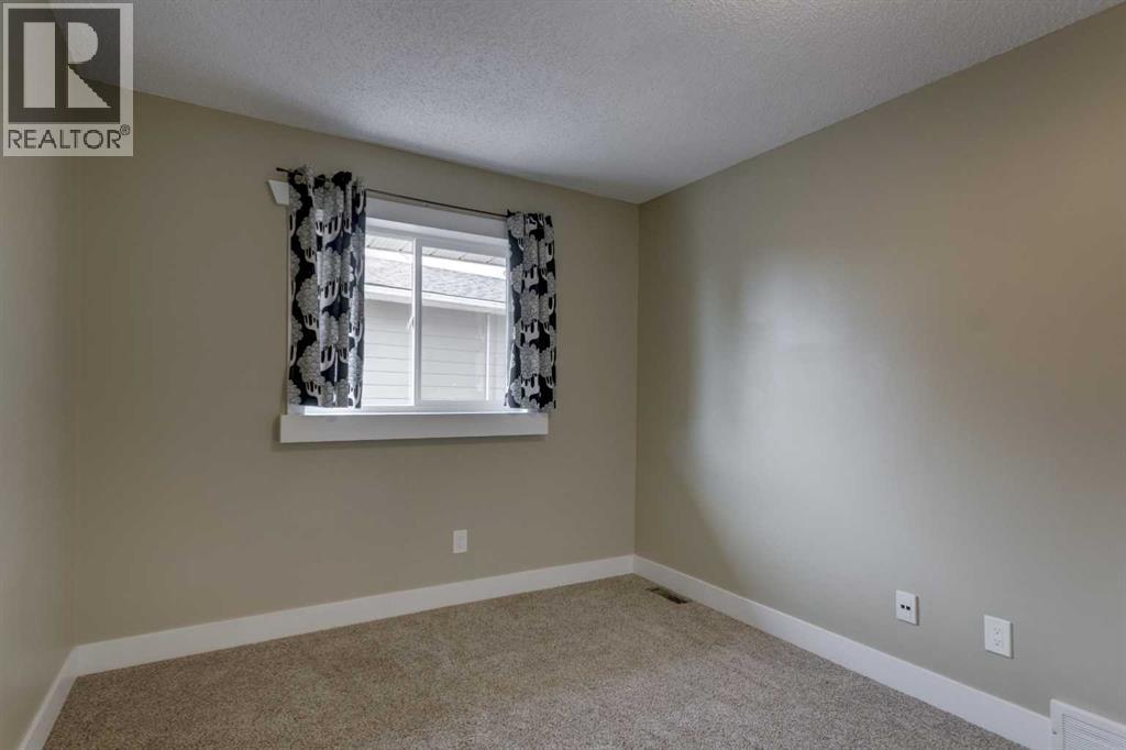 31 Deer Place SE, Calgary, Alberta  T2J 6W6 - Photo 13 - A2341381