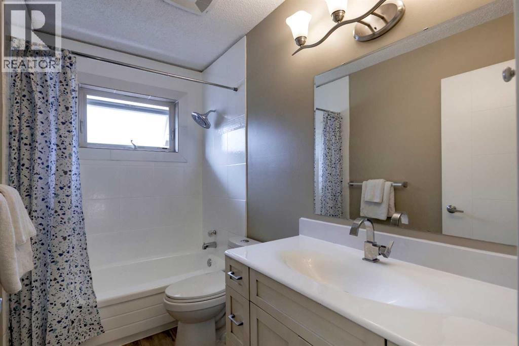 31 Deer Place SE, Calgary, Alberta  T2J 6W6 - Photo 15 - A2341381