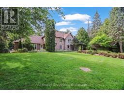 4 ROYAL COUNTY DOWNS, Ottawa, Ontario
