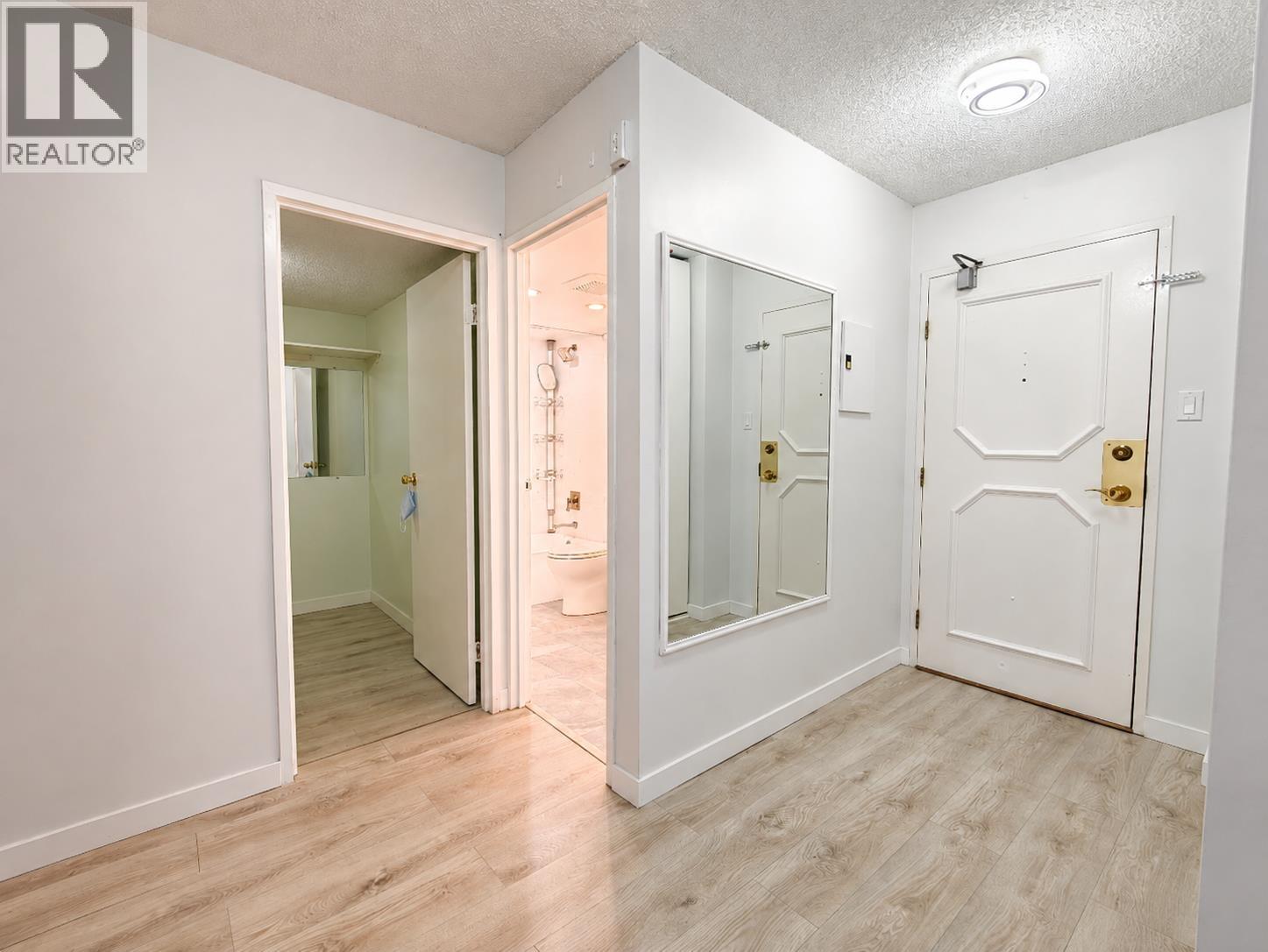 409 2024 W Fullerton Avenue, North Vancouver, British Columbia  V7P 3G4 - Photo 2 - R3161455