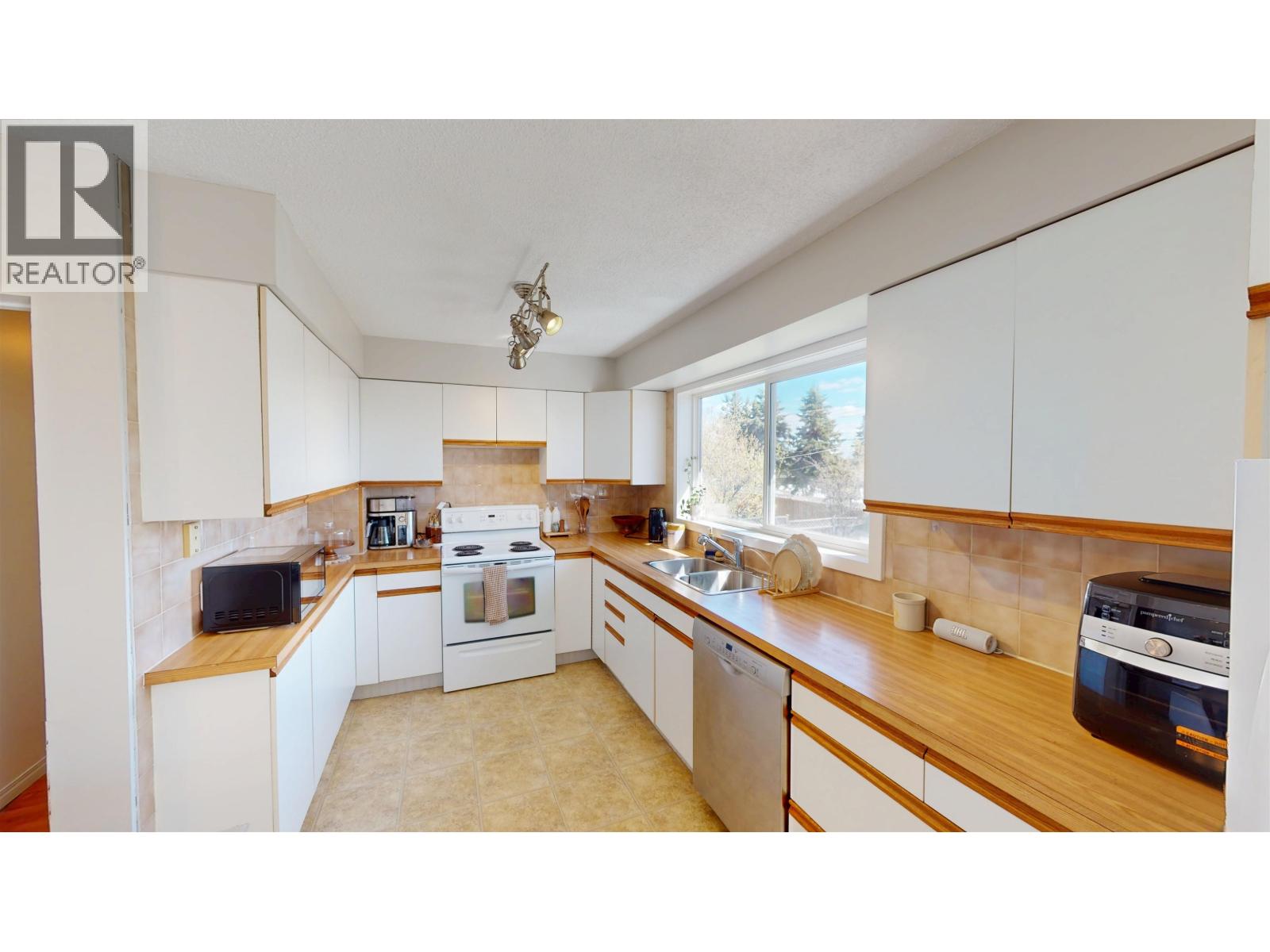 10515 104 Avenue, Fort St. John, British Columbia  V1J 8E1 - Photo 10 - R3161433