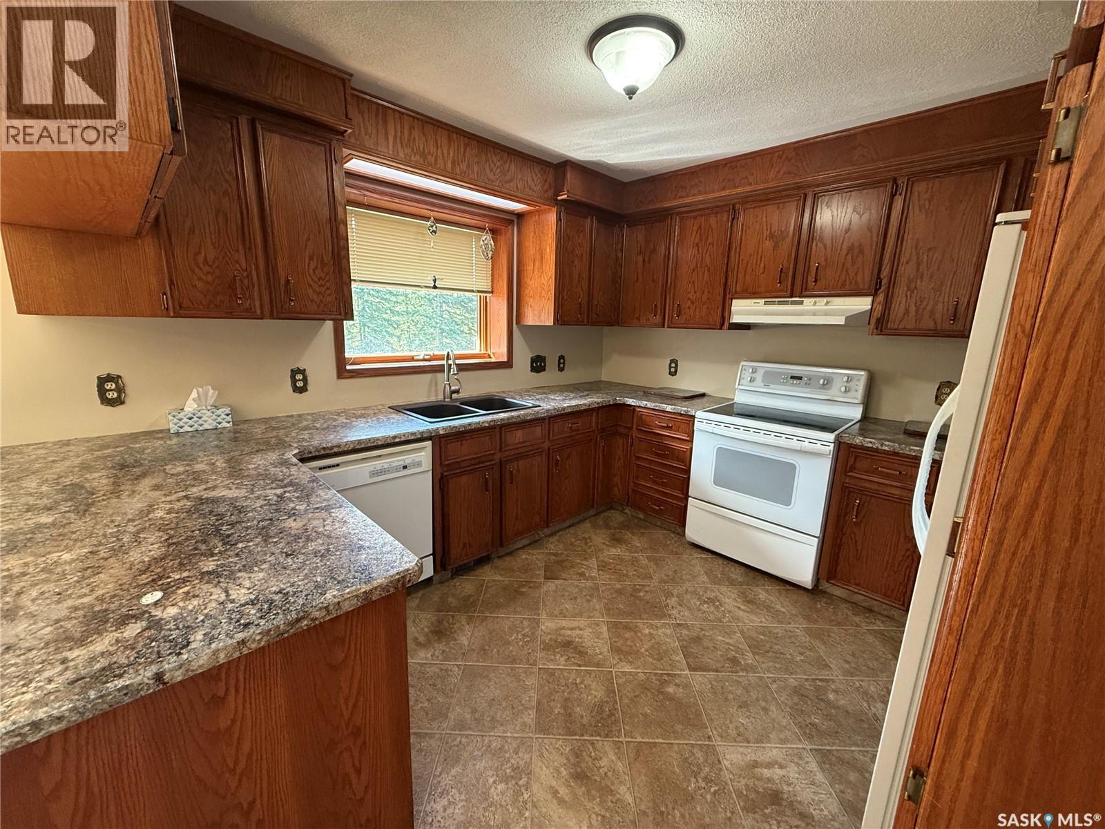 306 20th Avenue Nw, Buckland Rm No. 491, Saskatchewan  S6V 5R3 - Photo 2 - SK047339