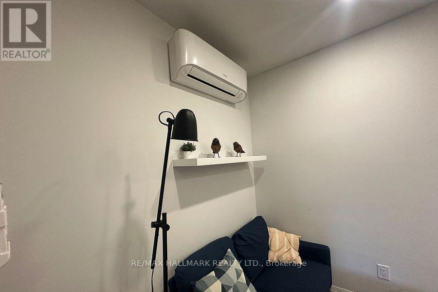 4 - 595 St Clair Avenue W, Toronto, Ontario  M6C 1A3 - Photo 10 - C13743464