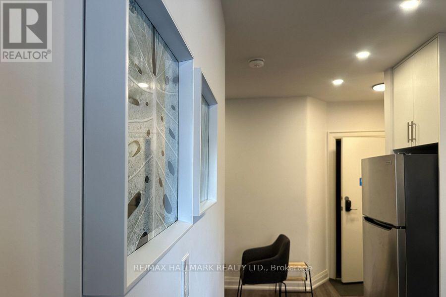 4 - 595 St Clair Avenue W, Toronto, Ontario  M6C 1A3 - Photo 5 - C13743464
