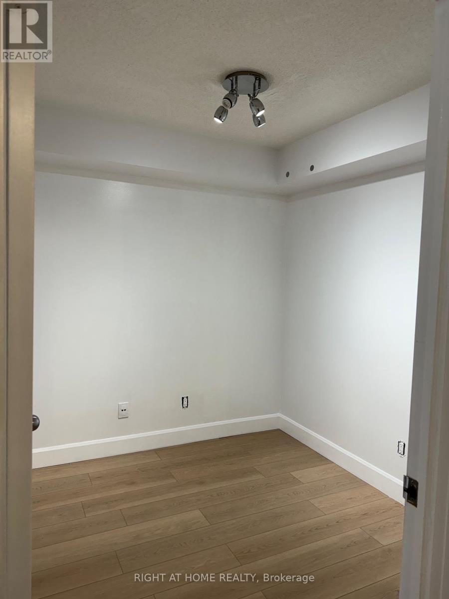153 Beecroft Road, Toronto, Ontario M2N 7C5 - Photo 3 - C13743484