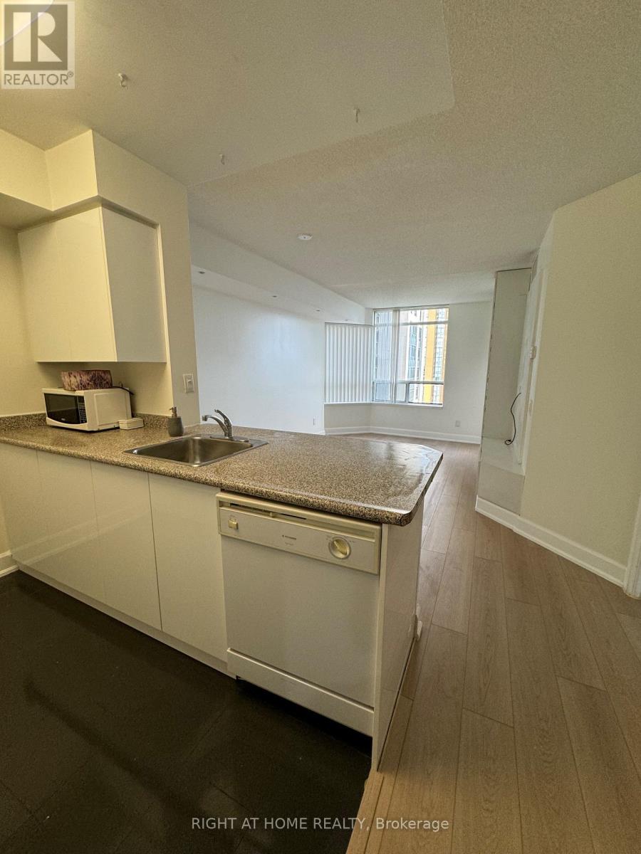 153 Beecroft Road, Toronto, Ontario M2N 7C5 - Photo 4 - C13743484