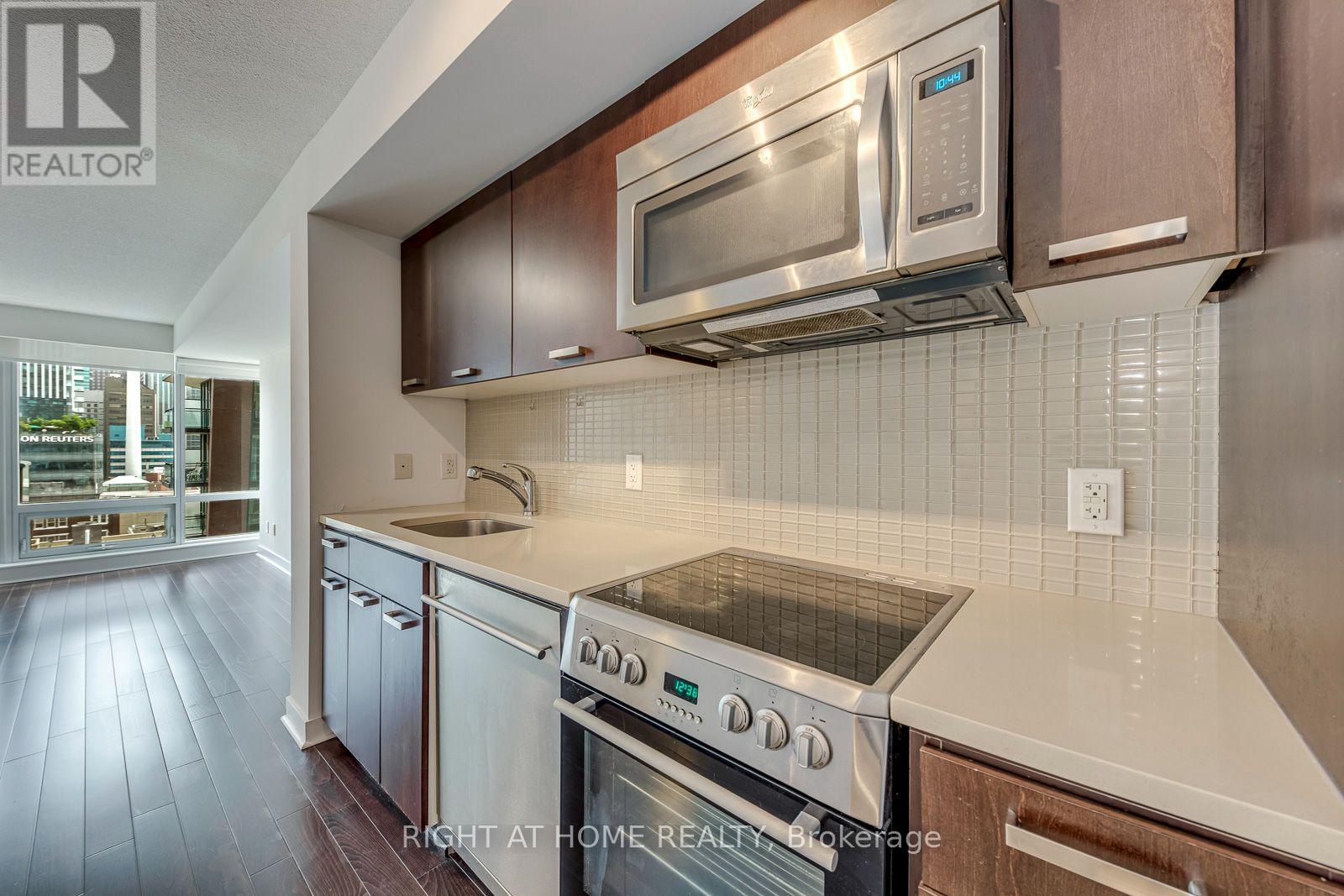 1306 - 295 Adelaide Street W, Toronto (Waterfront Communities), Ontario  M5V 0L4 - Photo 13 - C13743490