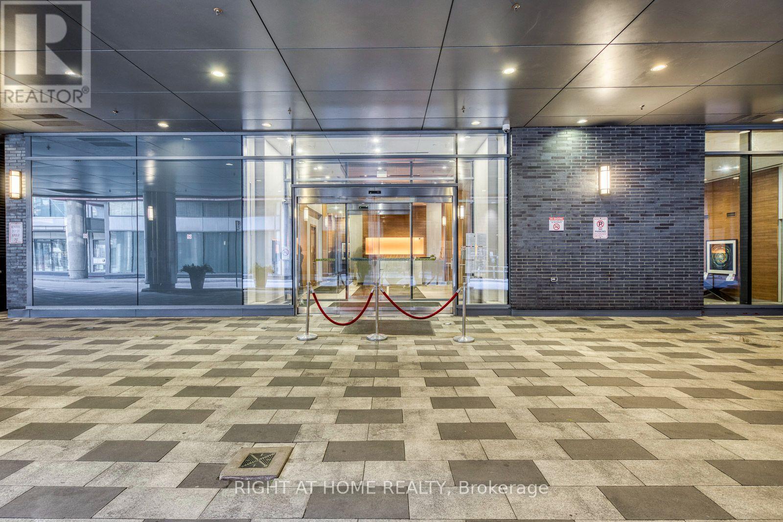 1306 - 295 Adelaide Street W, Toronto (Waterfront Communities), Ontario  M5V 0L4 - Photo 3 - C13743490