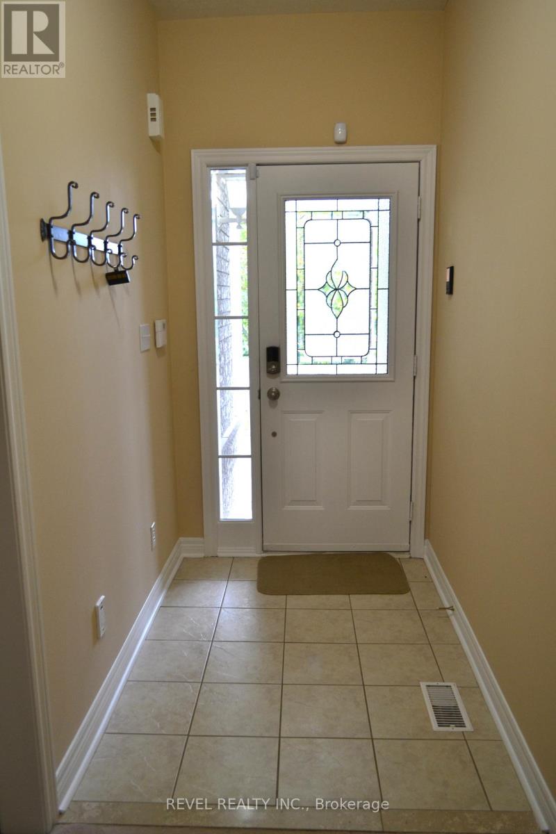 45 Tunney Place, Whitby, Ontario  L1M 2G5 - Photo 3 - E13743468