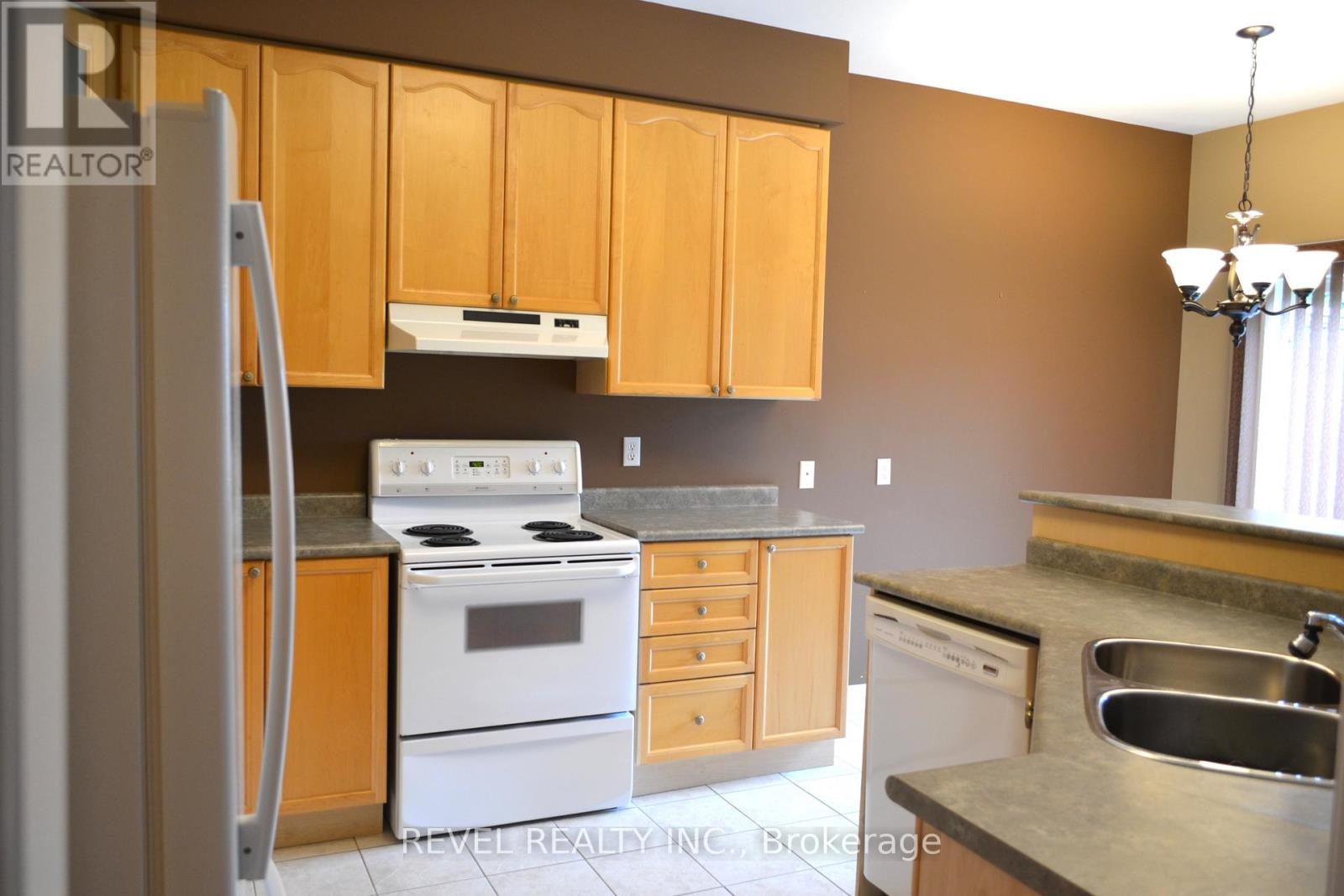 45 Tunney Place, Whitby, Ontario  L1M 2G5 - Photo 8 - E13743468
