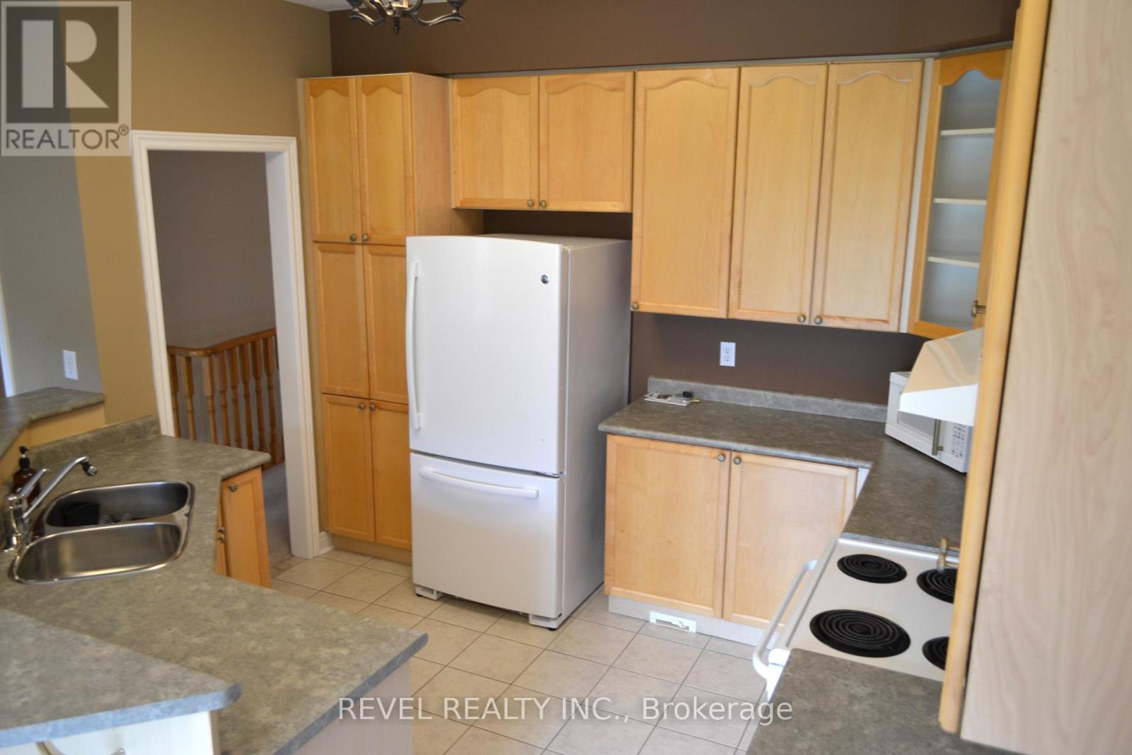 45 Tunney Place, Whitby, Ontario  L1M 2G5 - Photo 9 - E13743468