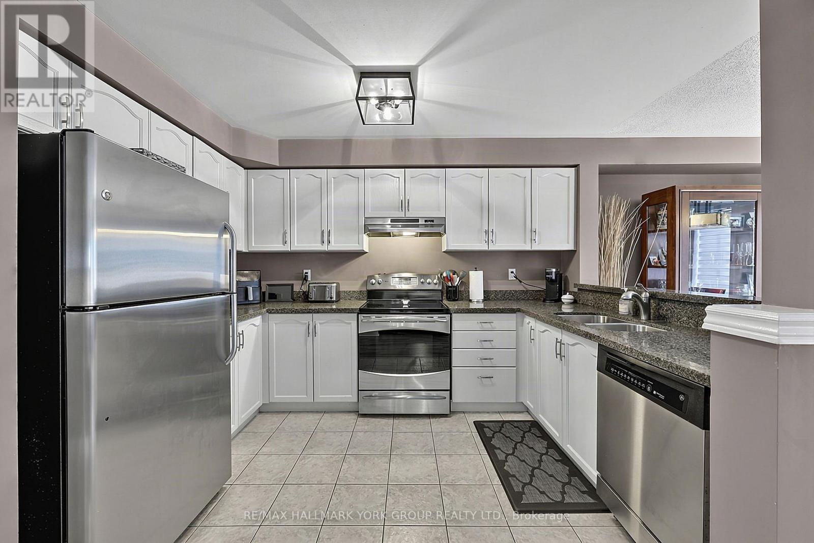 620 Bondi Avenue, Newmarket (Gorham-College Manor), Ontario  L3Y 8S8 - Photo 10 - N13743462
