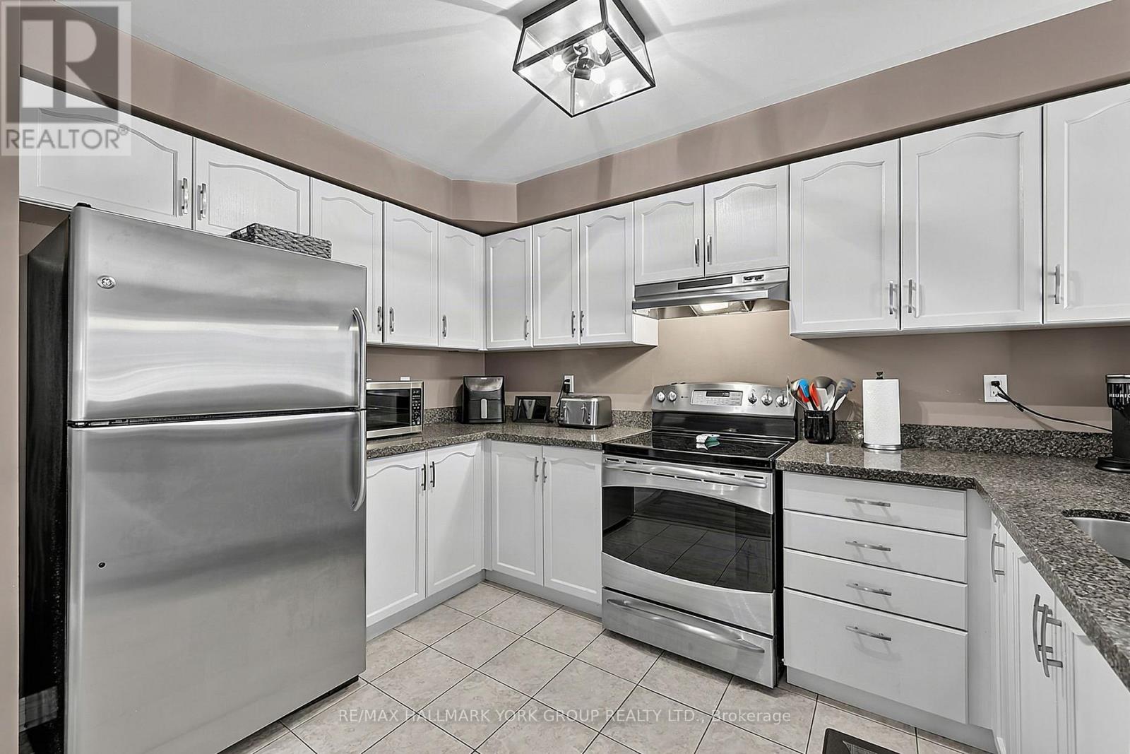 620 Bondi Avenue, Newmarket (Gorham-College Manor), Ontario  L3Y 8S8 - Photo 11 - N13743462