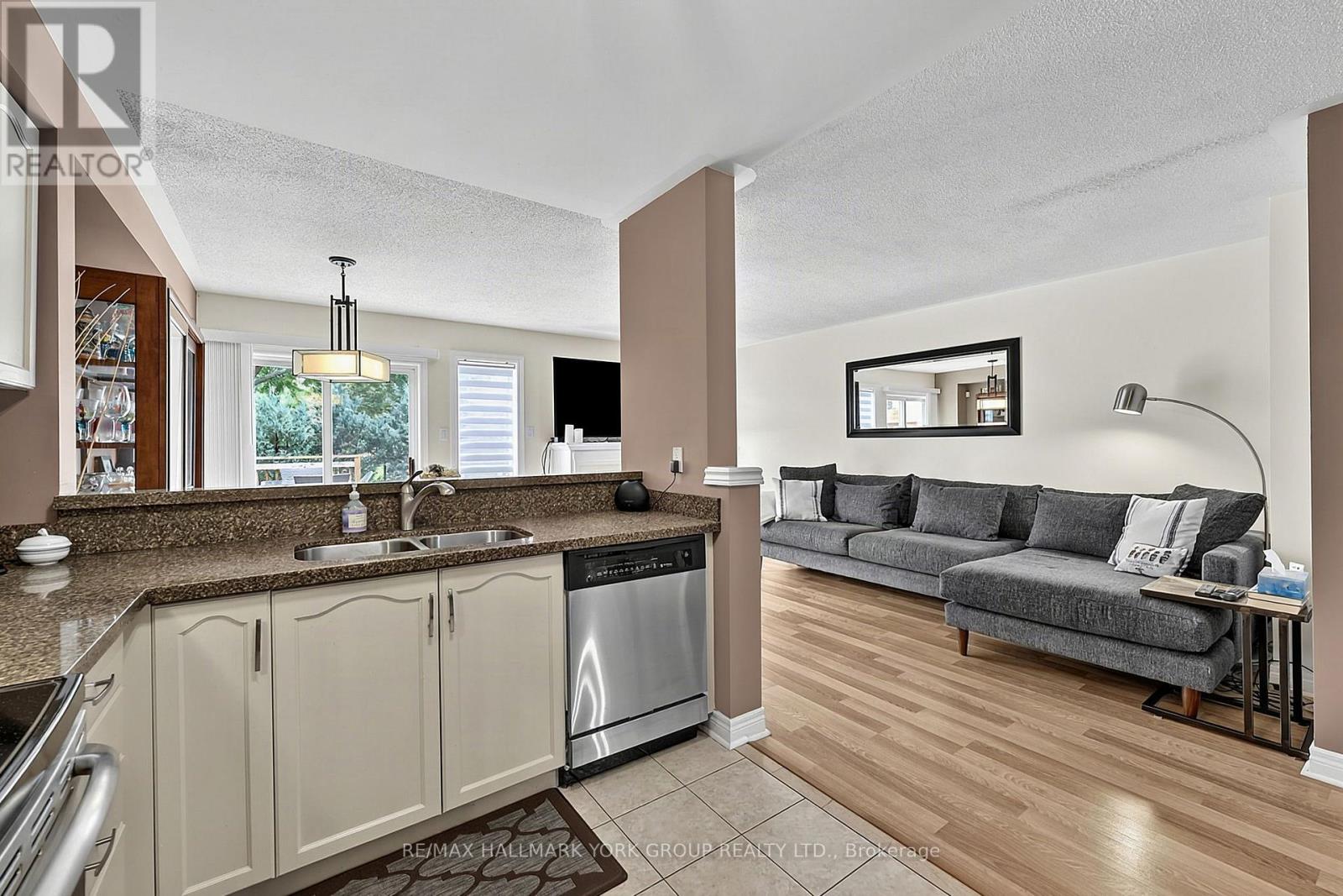 620 Bondi Avenue, Newmarket (Gorham-College Manor), Ontario  L3Y 8S8 - Photo 12 - N13743462