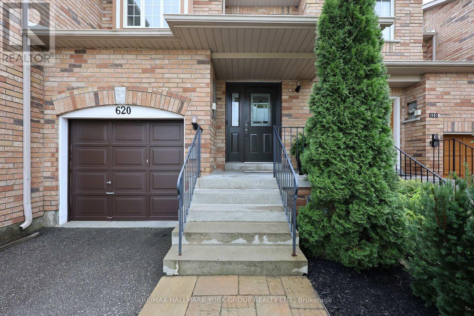 620 Bondi Avenue, Newmarket (Gorham-College Manor), Ontario  L3Y 8S8 - Photo 4 - N13743462