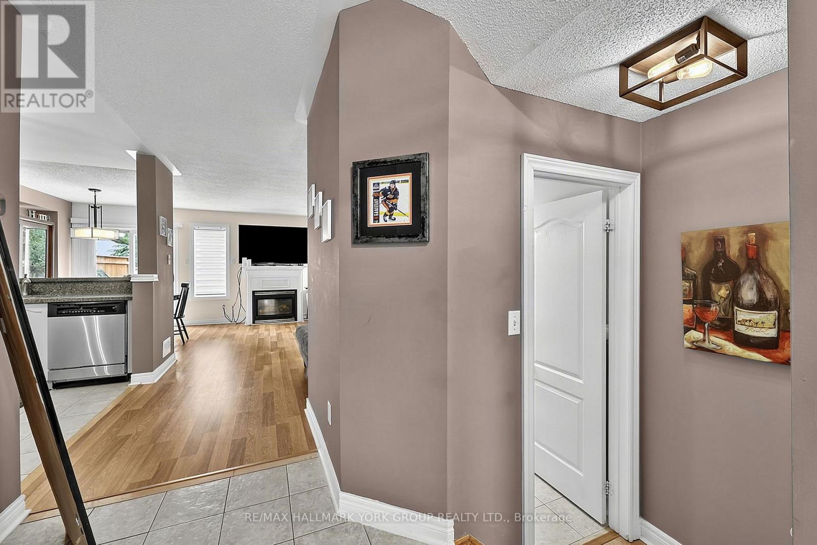 620 Bondi Avenue, Newmarket (Gorham-College Manor), Ontario  L3Y 8S8 - Photo 6 - N13743462
