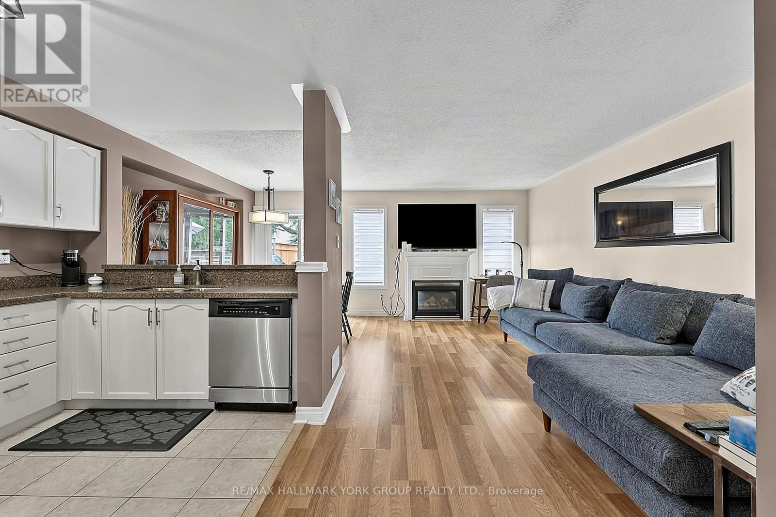 620 Bondi Avenue, Newmarket (Gorham-College Manor), Ontario  L3Y 8S8 - Photo 7 - N13743462