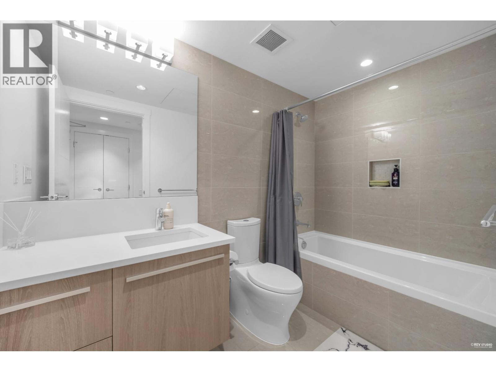 405 2785 Library Lane, North Vancouver, British Columbia  V7J 0C3 - Photo 14 - R3160399