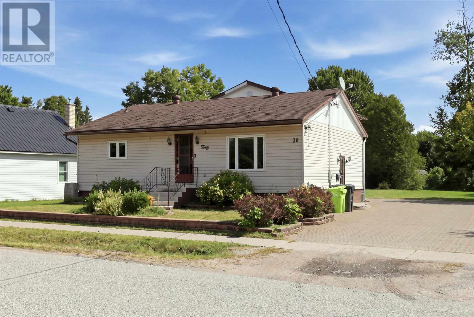 30 Adeline Undefined, Sault Ste. Marie, Ontario P6B 5M4 - Photo 2 - SM262405