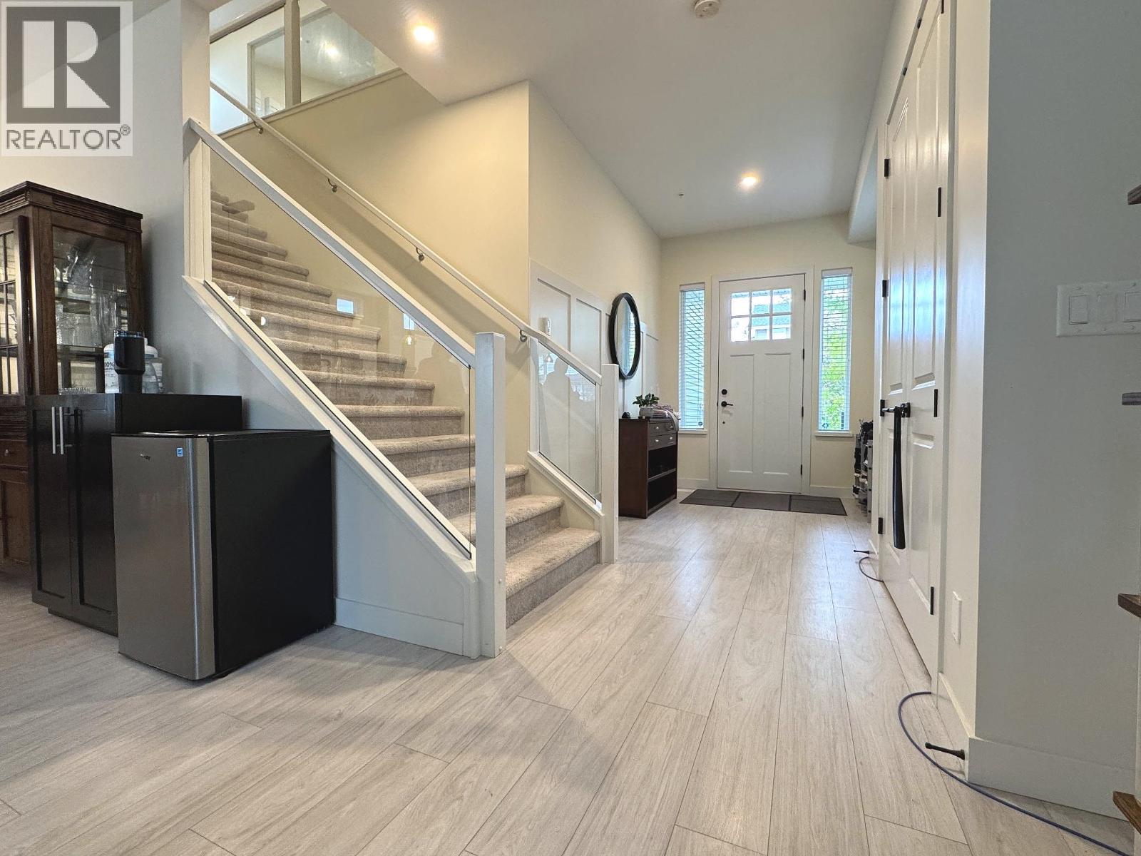 23192 113b Avenue, Maple Ridge, British Columbia  V2X 4K6 - Photo 2 - R3161425