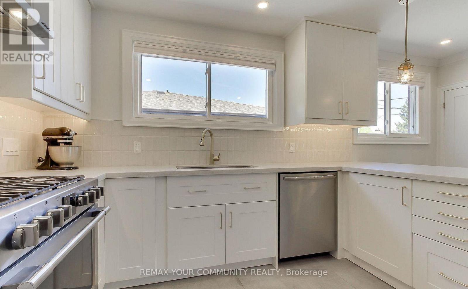 Main Floor W/o Basement - 67 Davis Road, Aurora, Ontario L4G 2B4 - Photo 14 - N13743524
