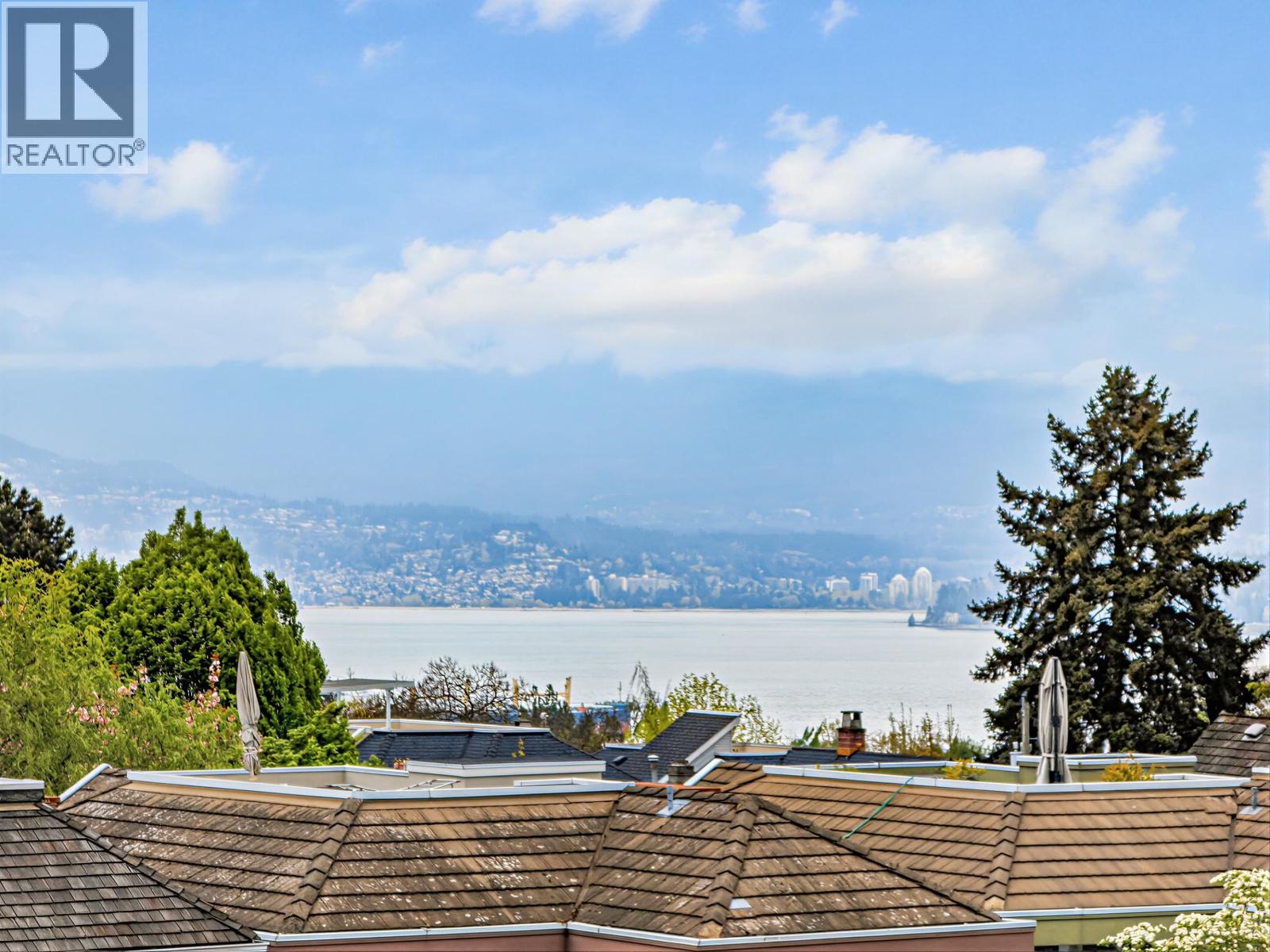 4555 W 9th Avenue, Vancouver, British Columbia  V6R 2E2 - Photo 2 - R3161474