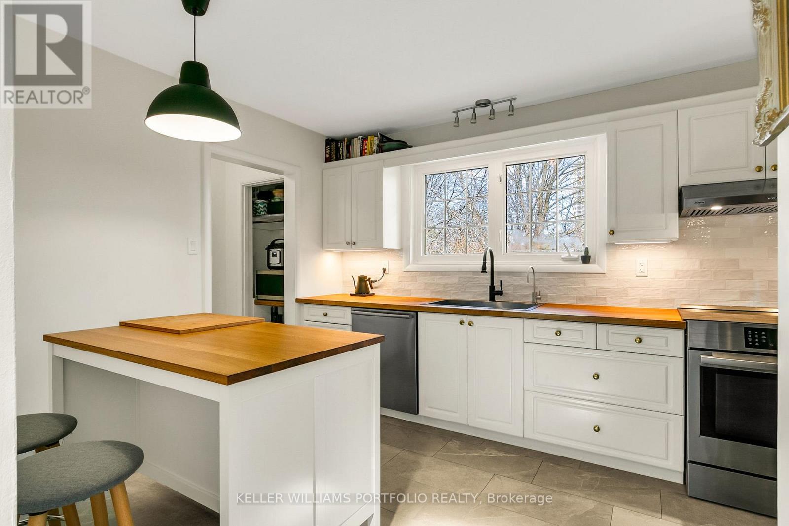 88 Sabrina Dr Drive, Toronto, Ontario  M9R 2J9 - Photo 10 - W13743526