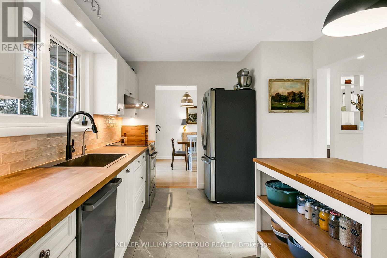 88 Sabrina Dr Drive, Toronto, Ontario  M9R 2J9 - Photo 13 - W13743526