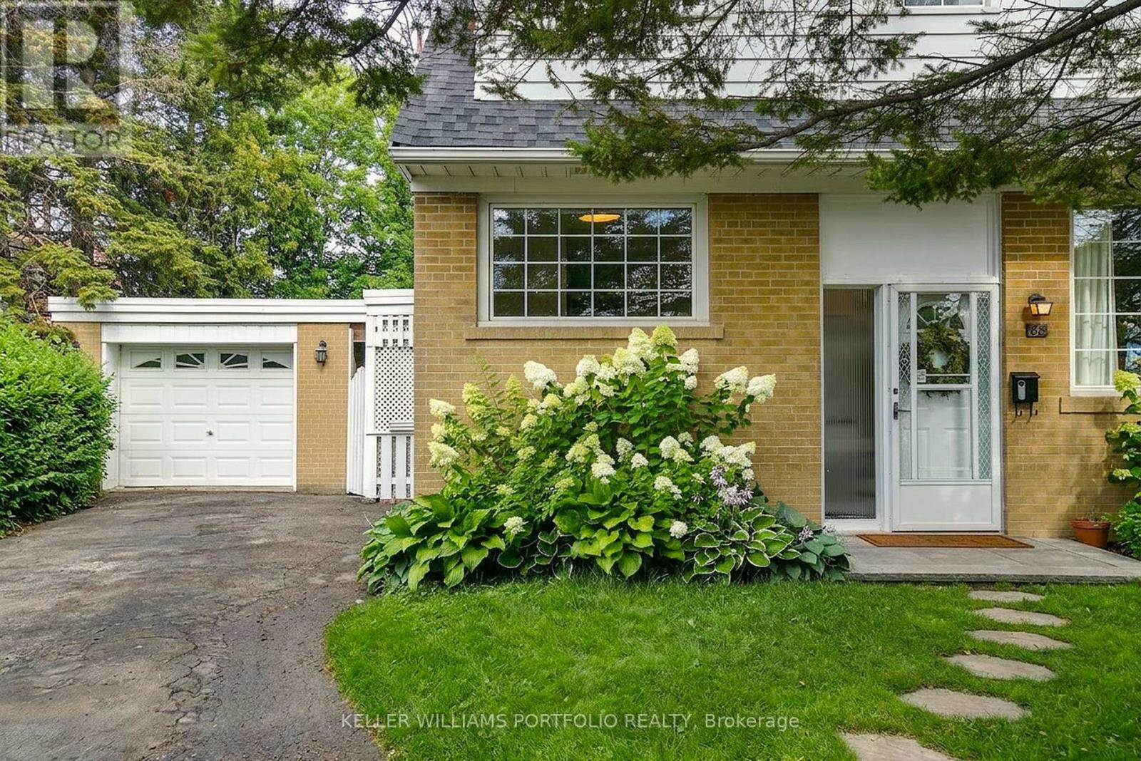 88 Sabrina Dr Drive, Toronto, Ontario  M9R 2J9 - Photo 3 - W13743526