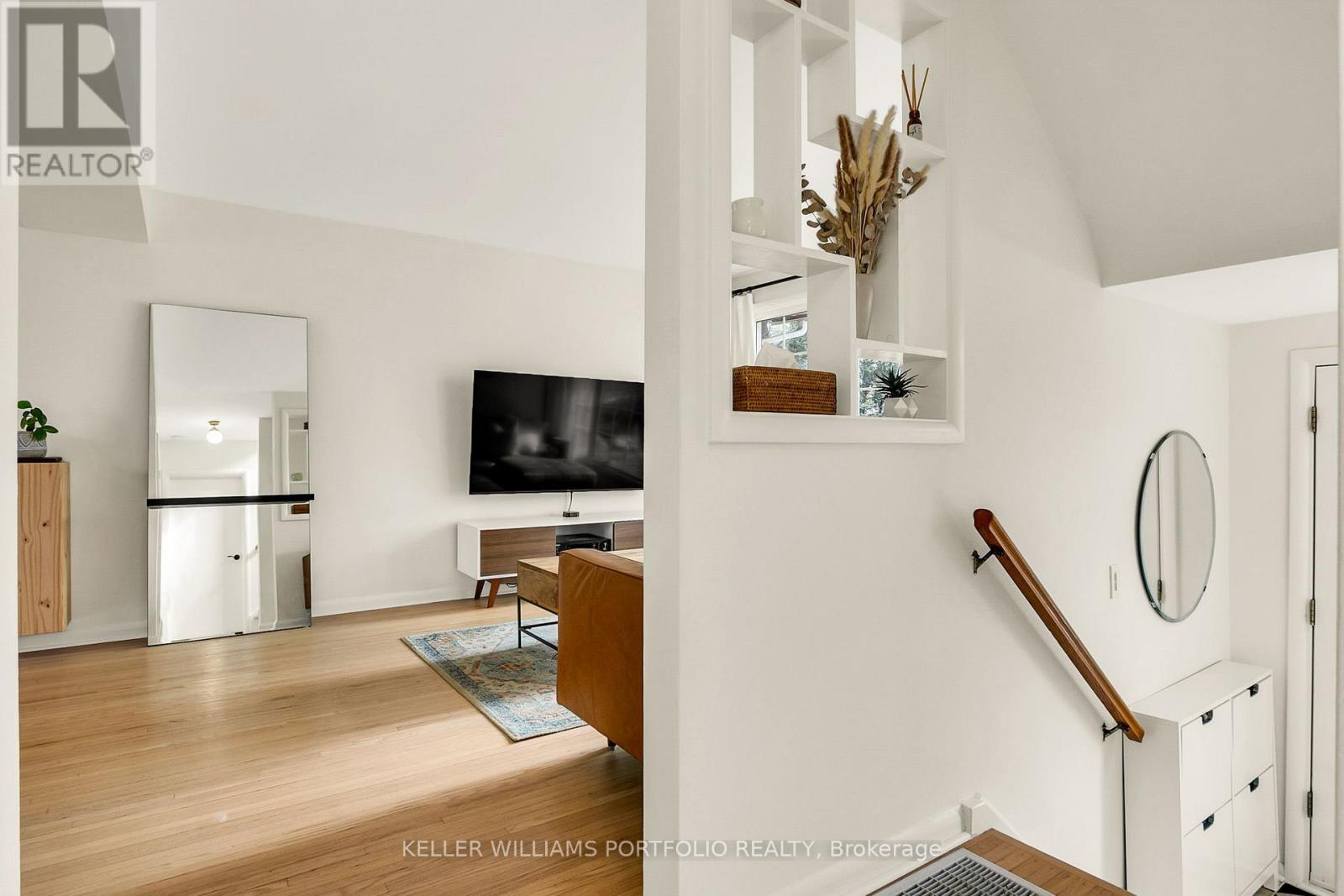 88 Sabrina Dr Drive, Toronto, Ontario  M9R 2J9 - Photo 4 - W13743526