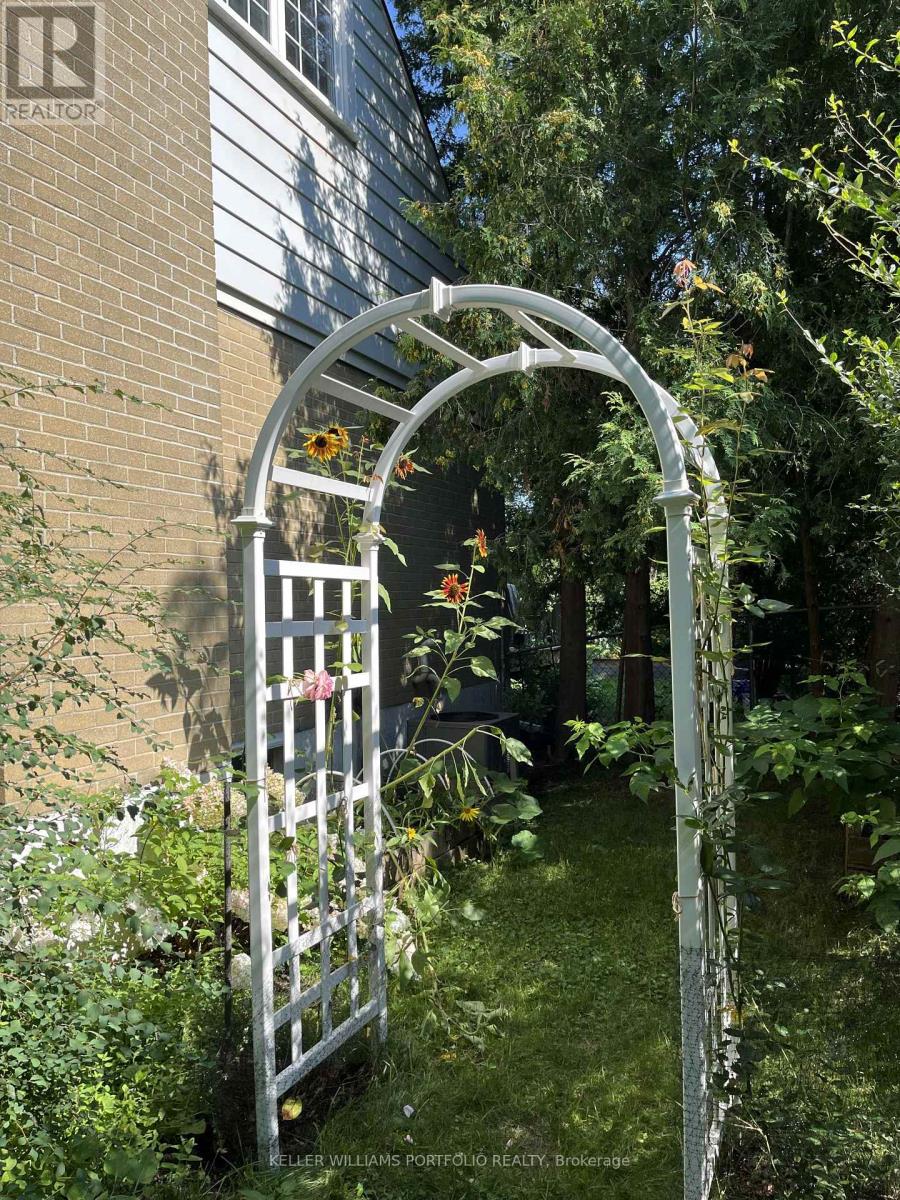 88 Sabrina Dr Drive, Toronto, Ontario  M9R 2J9 - Photo 43 - W13743526