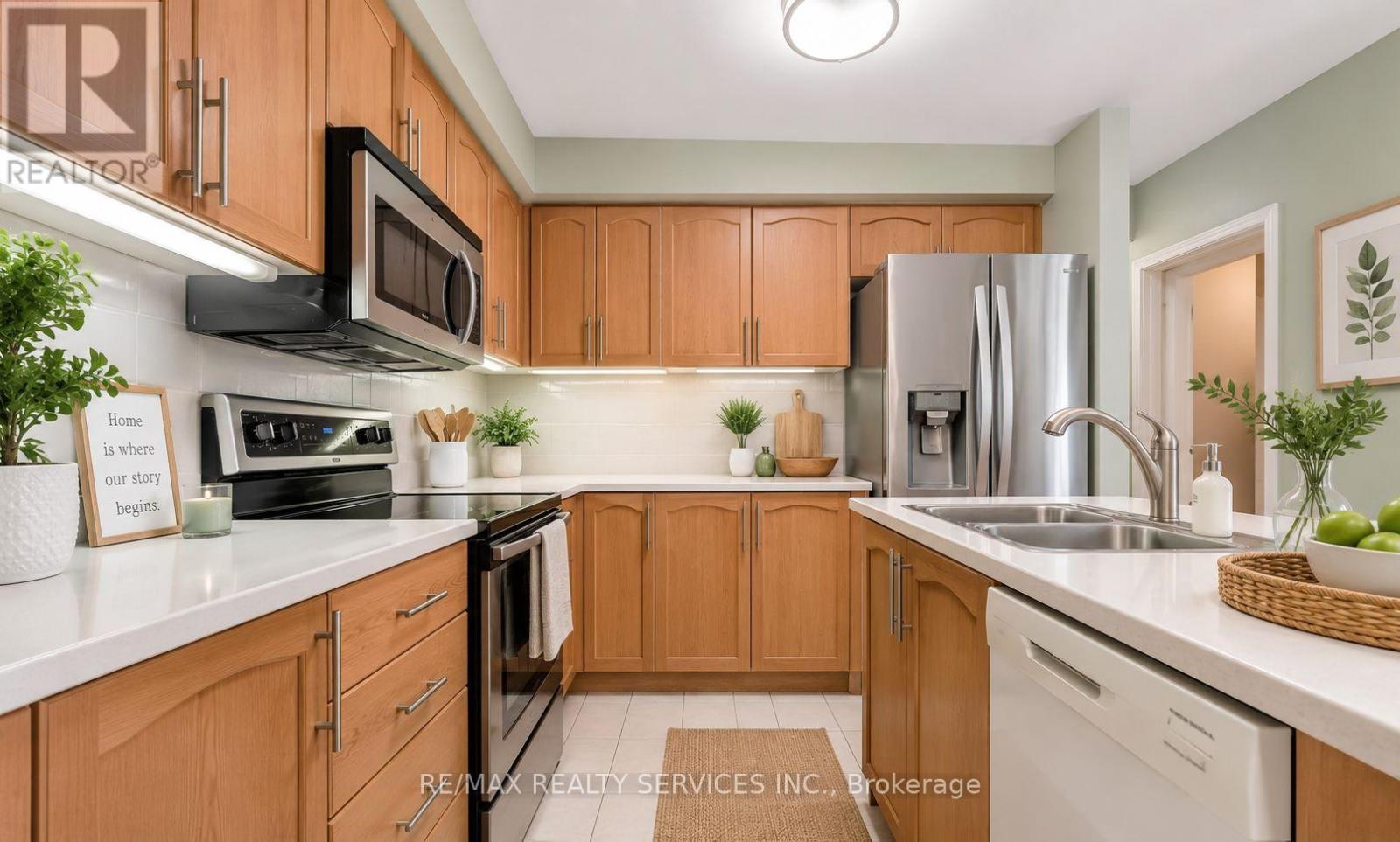 39 Cadillac Crescent, Brampton, Ontario L7A 3B3 - Photo 2 - W13741210