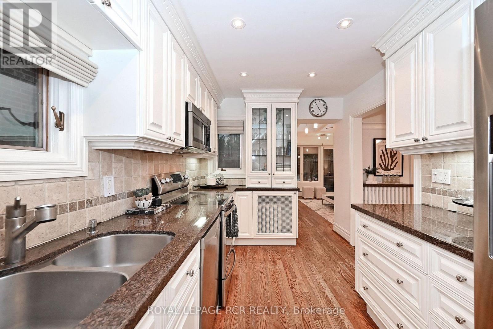 214 Briar Hill Avenue, Toronto, Ontario M4R 1J2 - Photo 14 - C13741056