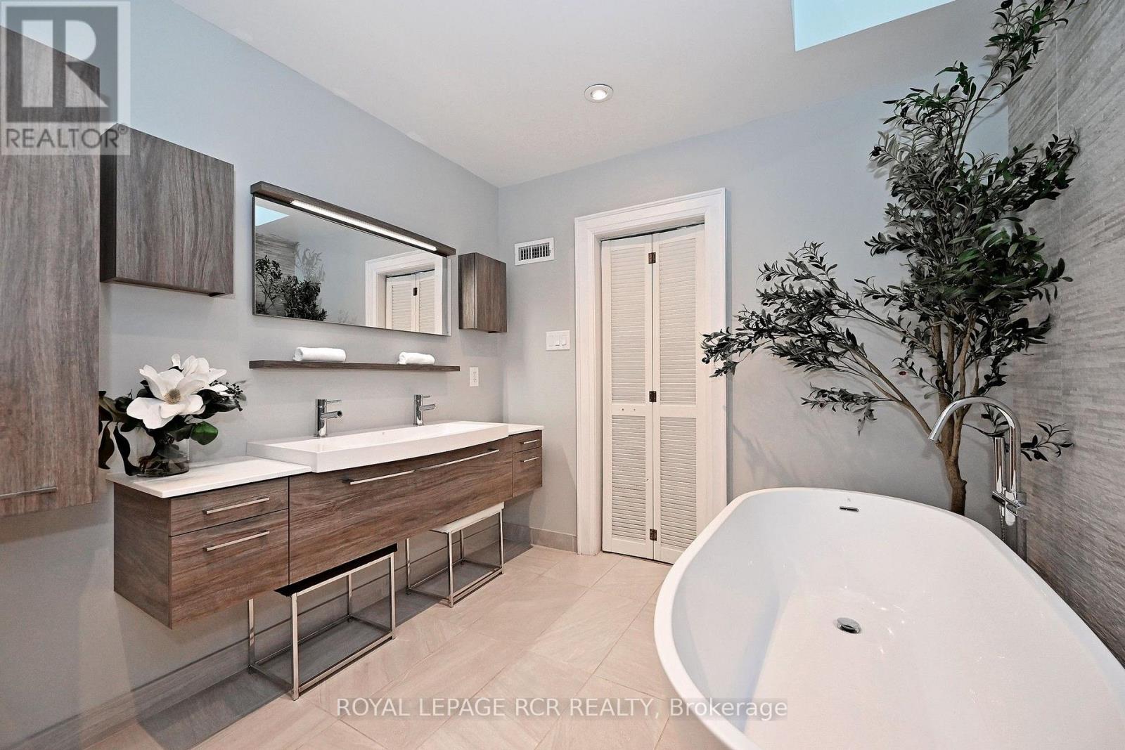 214 Briar Hill Avenue, Toronto, Ontario M4R 1J2 - Photo 19 - C13741056