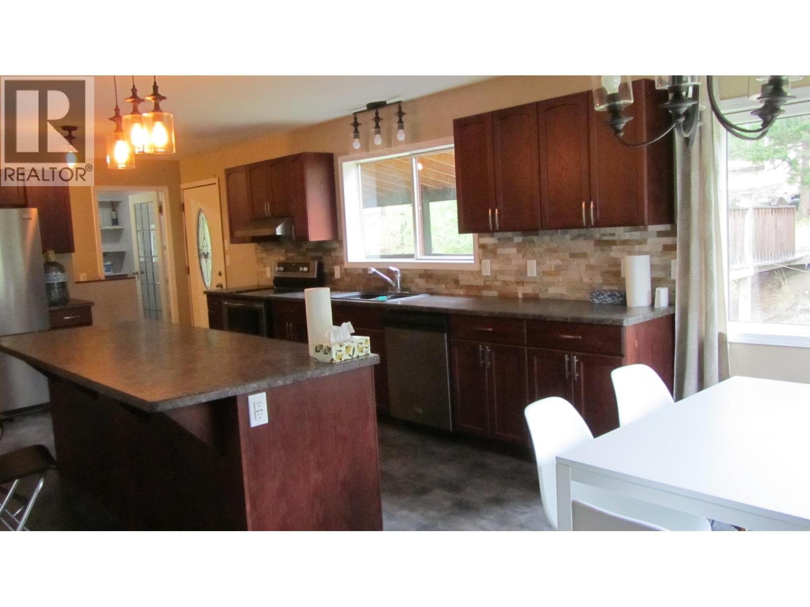 6108 Lone Butte Horse Lake Road, 100 Mile House, British Columbia  V0K 1X3 - Photo 6 - R3161392