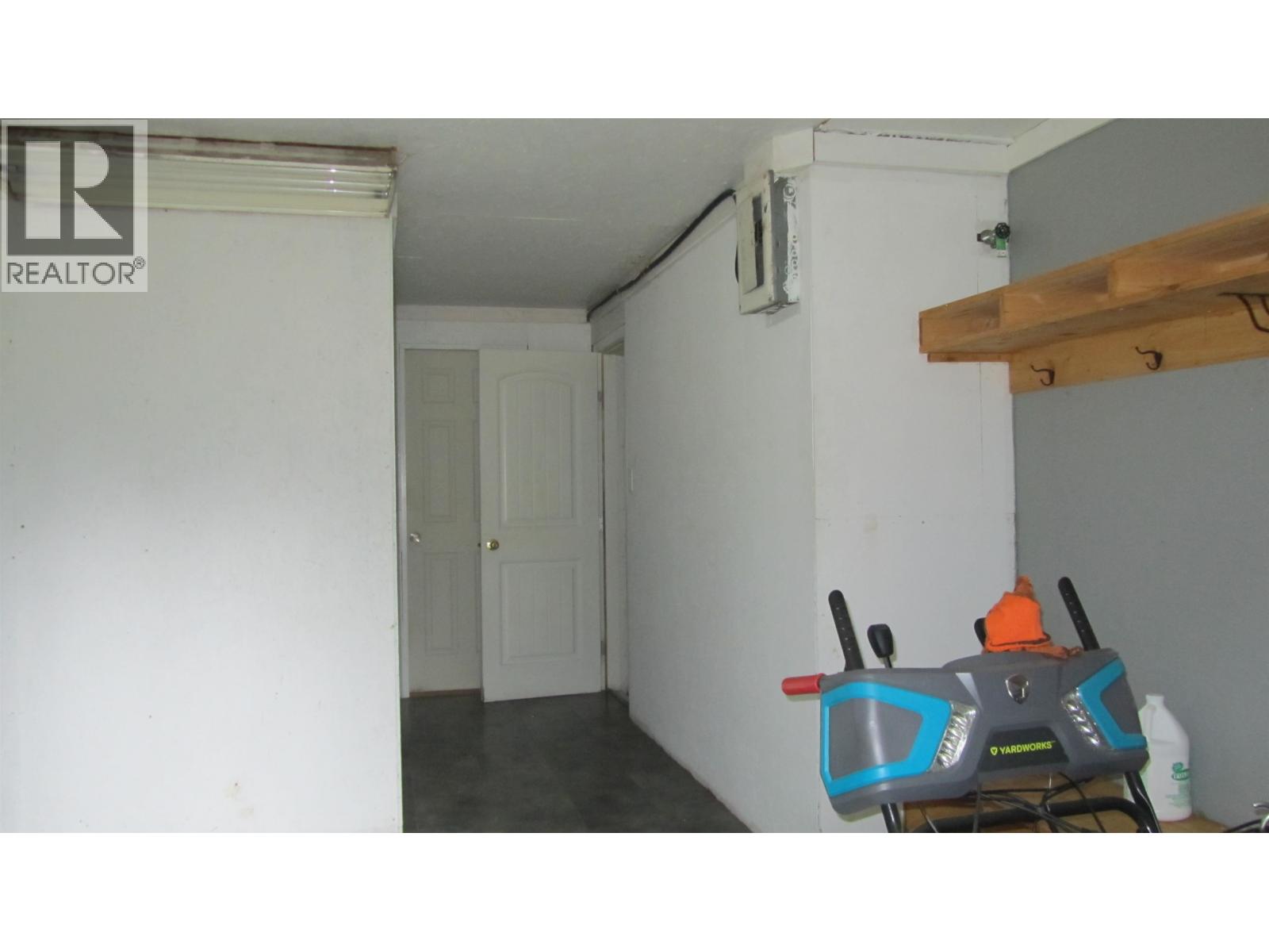 6108 Lone Butte Horse Lake Road, 100 Mile House, British Columbia  V0K 1X3 - Photo 30 - R3161392