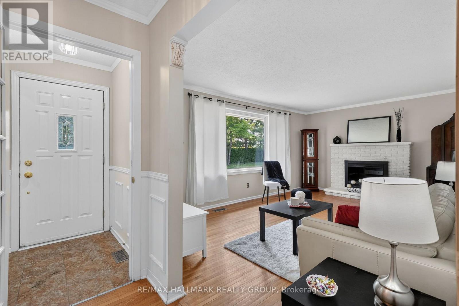 157 Lacroix Avenue, Ottawa, Ontario  K1E 1K2 - Photo 3 - X13743592