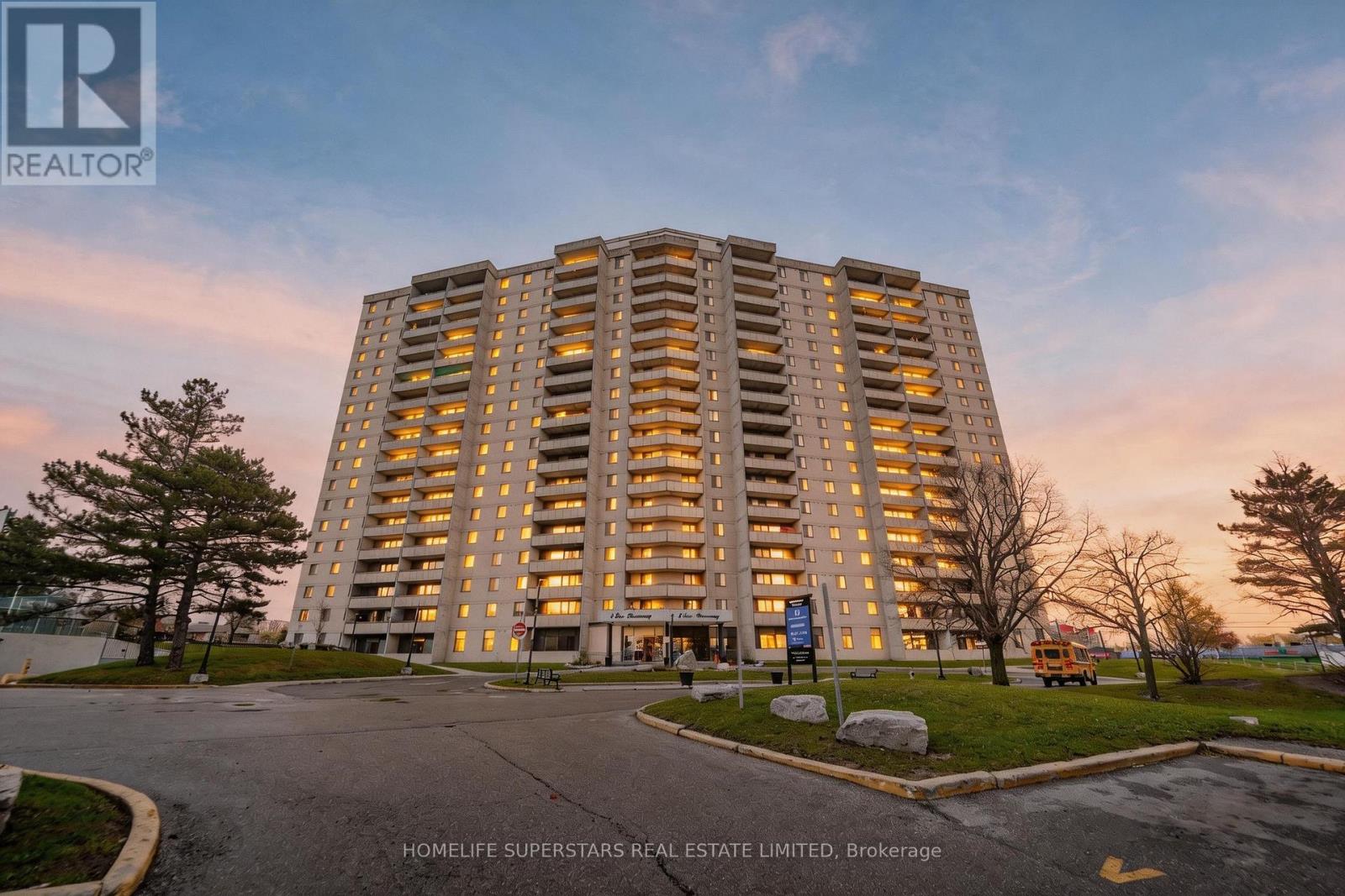 705 - 5 San Romano Way, Toronto, Ontario  M3N 2Y4 - Photo 2 - W13742374