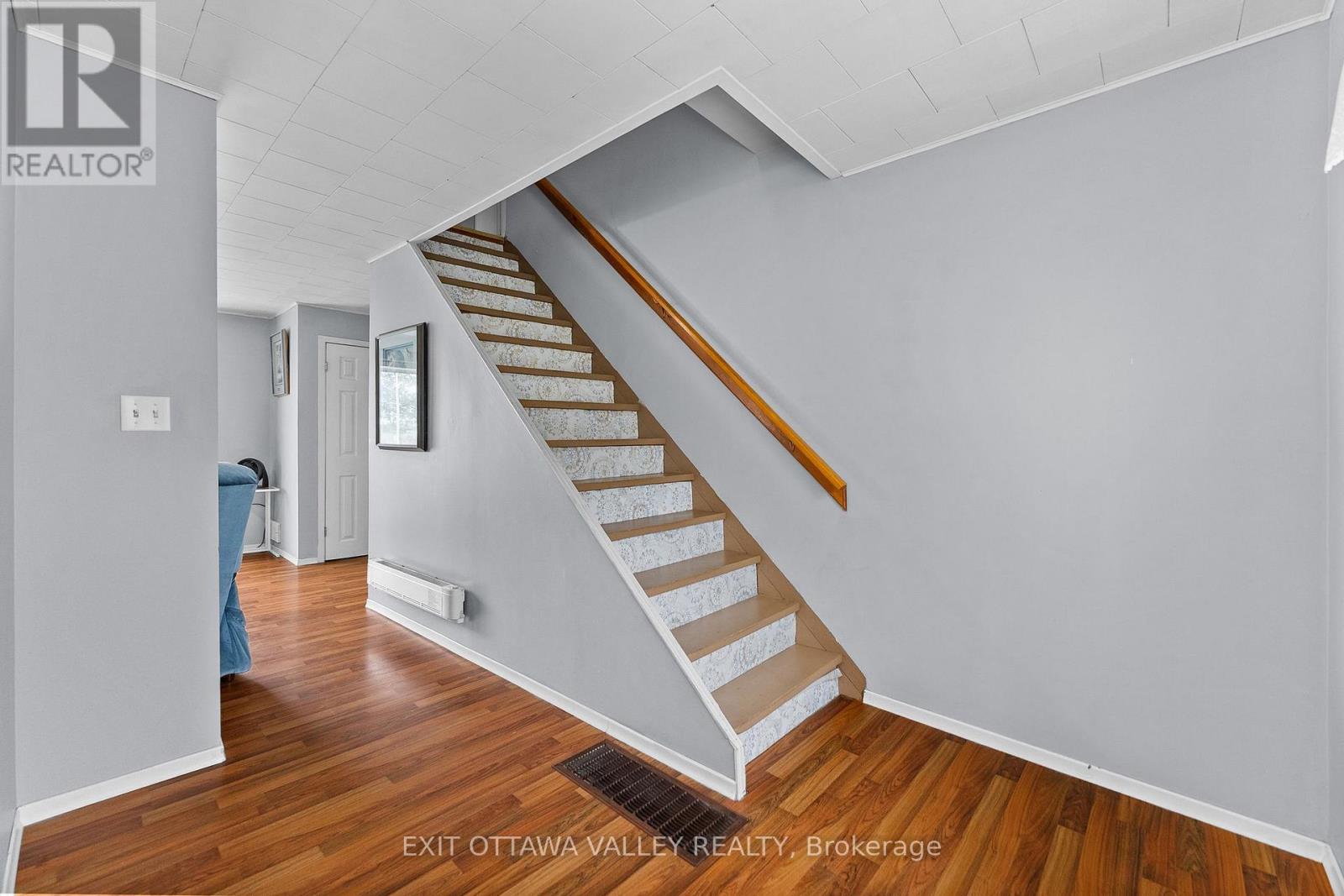38922 41 Highway, Laurentian Valley, Ontario  K8A 6W4 - Photo 15 - X13743660
