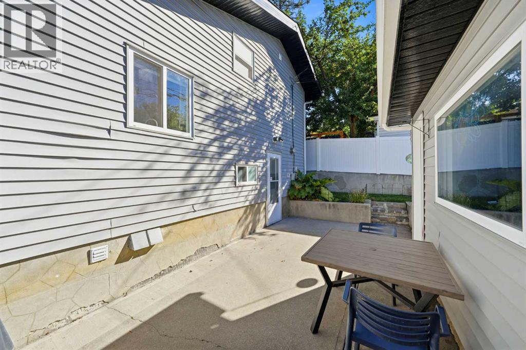 2445 Cherokee Drive NW, Calgary, Alberta  T2L 0X6 - Photo 35 - A2339116
