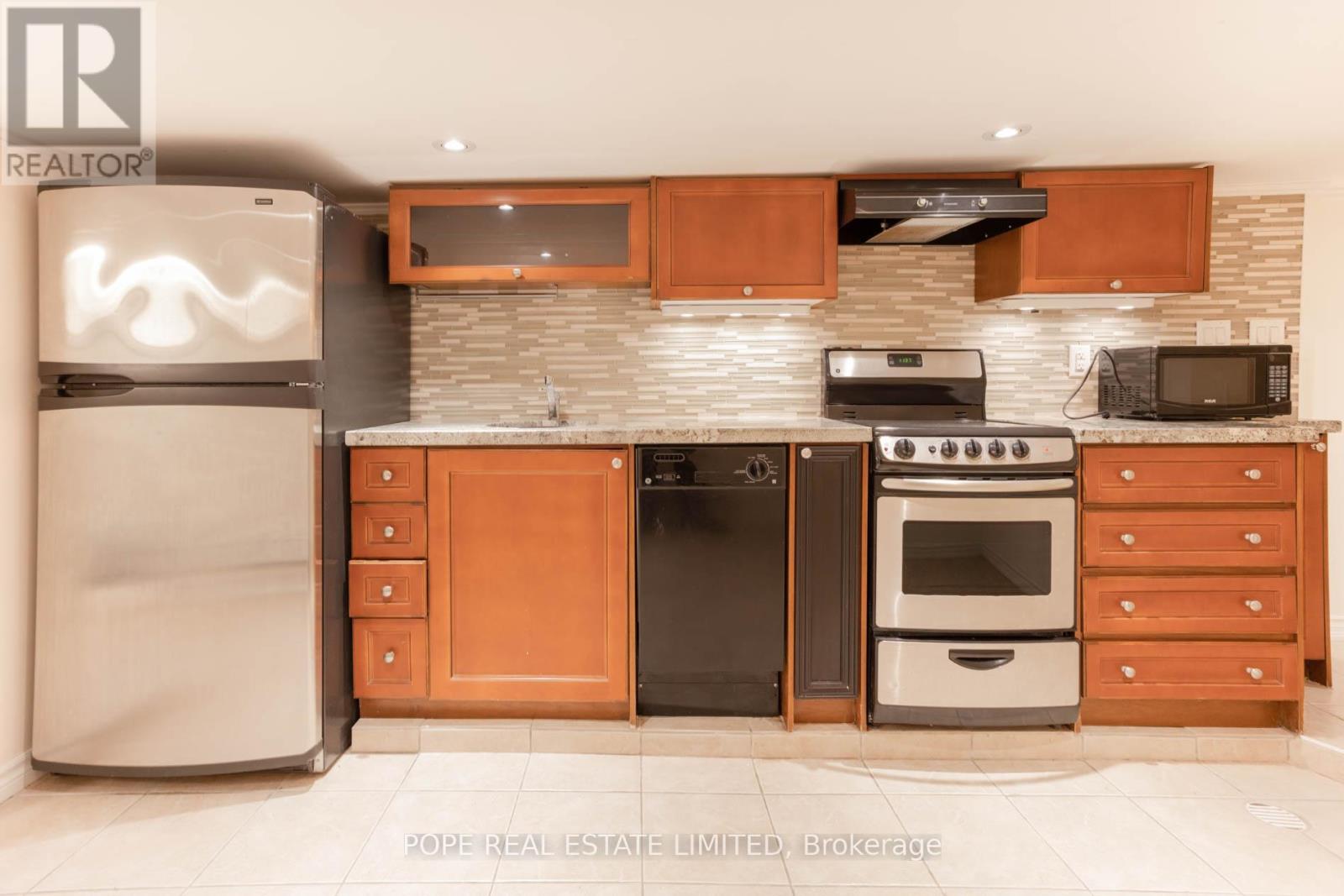 Bsmt - 447 Roxton Road, Toronto, Ontario  M6G 3R5 - Photo 11 - C13743626