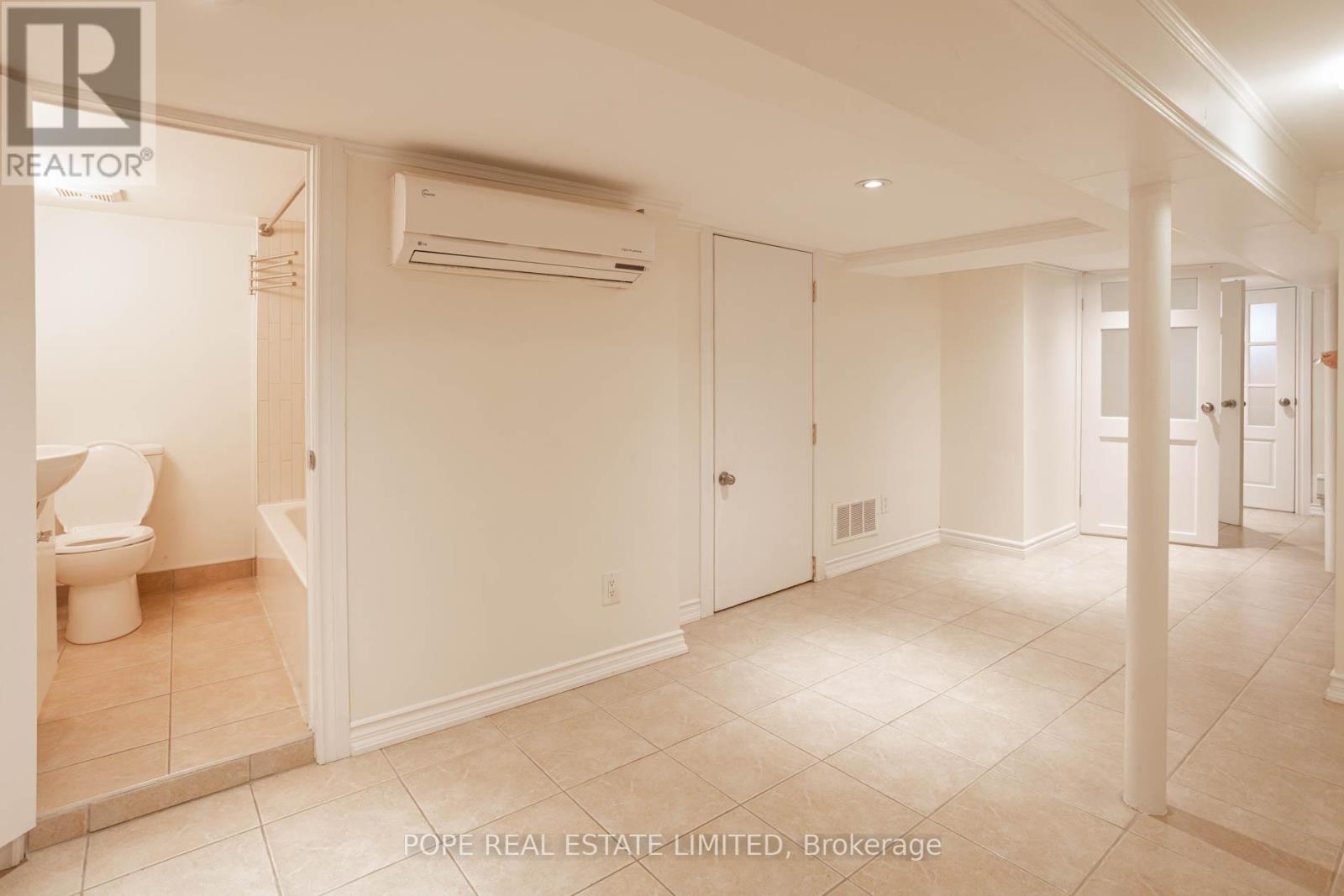 Bsmt - 447 Roxton Road, Toronto, Ontario  M6G 3R5 - Photo 15 - C13743626